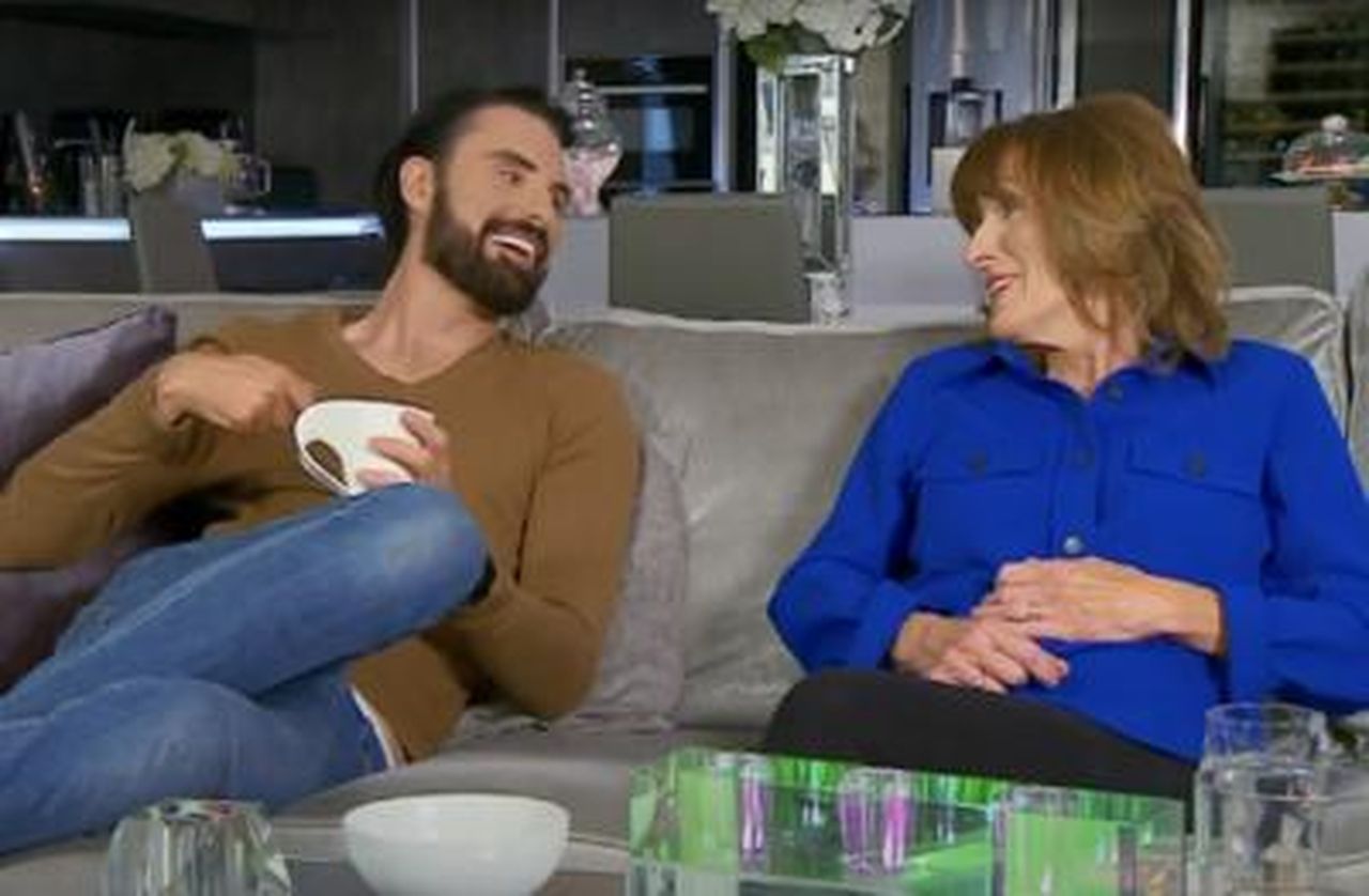 Linda_e_Rylan_Clark_hanno_dovuto_lasciare_Gogglebox_a_causa_di_problemi_di_salute_iLdTp1YA6Z - Confidenze24 source:entertainmentdaily - Linda e Rylan Clark hanno dovuto lasciare Gogglebox a causa di problemi di salute - Rylan Clark e sua madre Linda su Celebrity Gogglebox