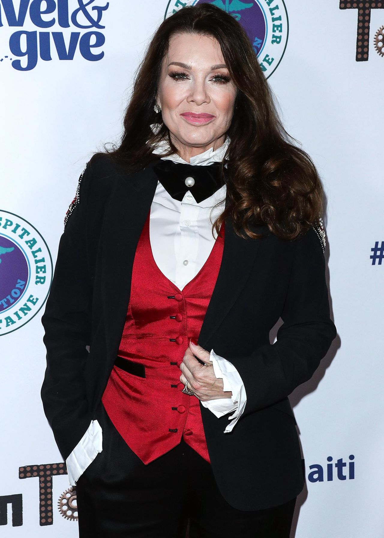 Lisa_Vanderpump_UxS378GV7V - Confidenze24 source:usmagazine - Lisa Vanderpump - Lisa Vanderpump