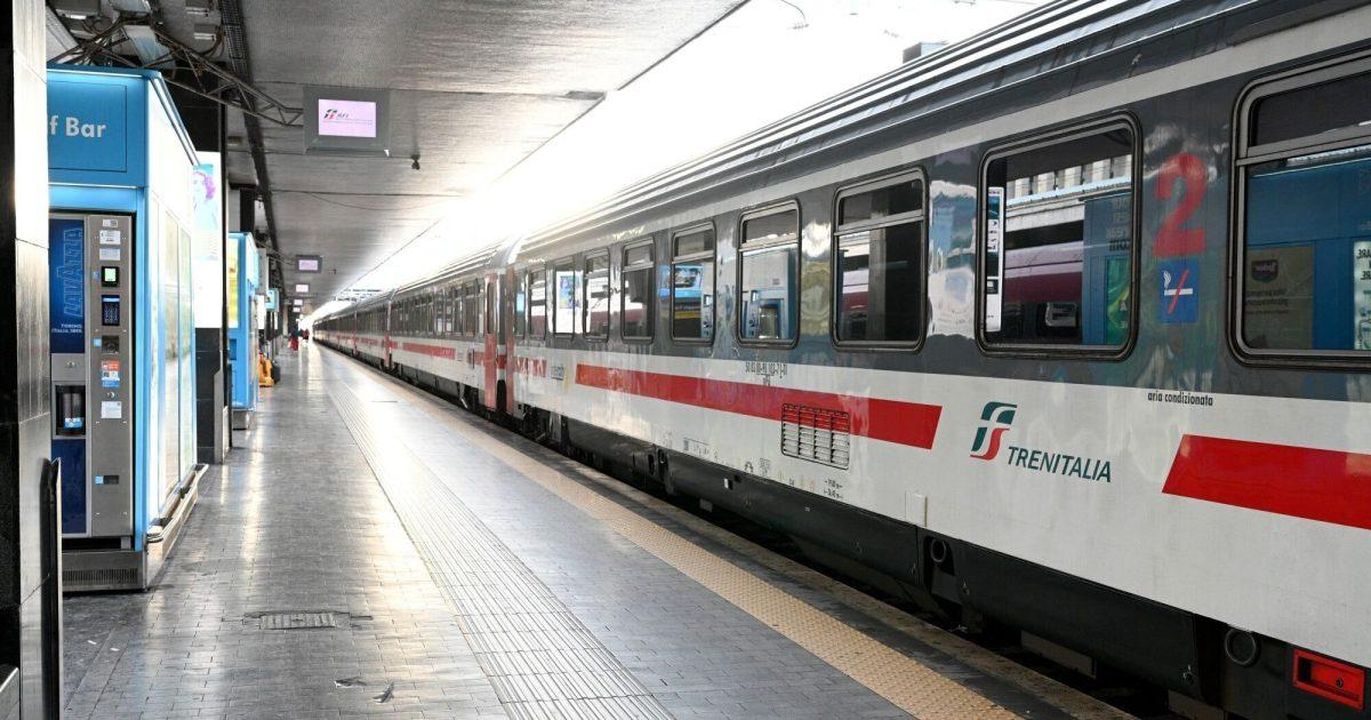 Lo_sciopero_dei_servizi_ferroviari_Dvu5ujpGGv - Confidenze24 source:Blasting News - Lo sciopero dei servizi ferroviari - Un treno di Trenitalia