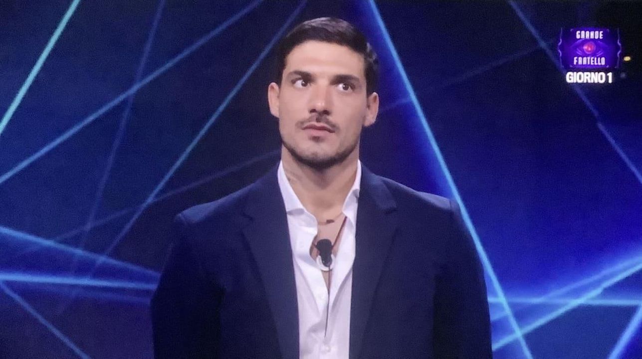 Luca_Calvani_messo_spalle_al_muro_dal_concorrente_del_reality_show_9SrL7pO2SD - Confidenze24 source:lanostratv - Luca Calvani messo spalle al muro dal concorrente del reality show - foto Lorenzo spolverato 18settebre