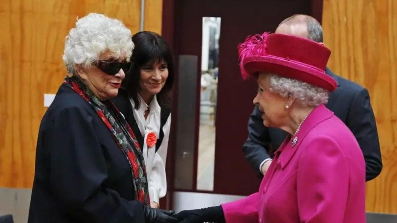 Lutto_nel_cinema_lattrice__morta_a_95_anni_dSMHzQ3Yia - Confidenze24 source:tvzap - Lutto nel cinema, l’attrice è morta a 95 anni - Joan Plowright
