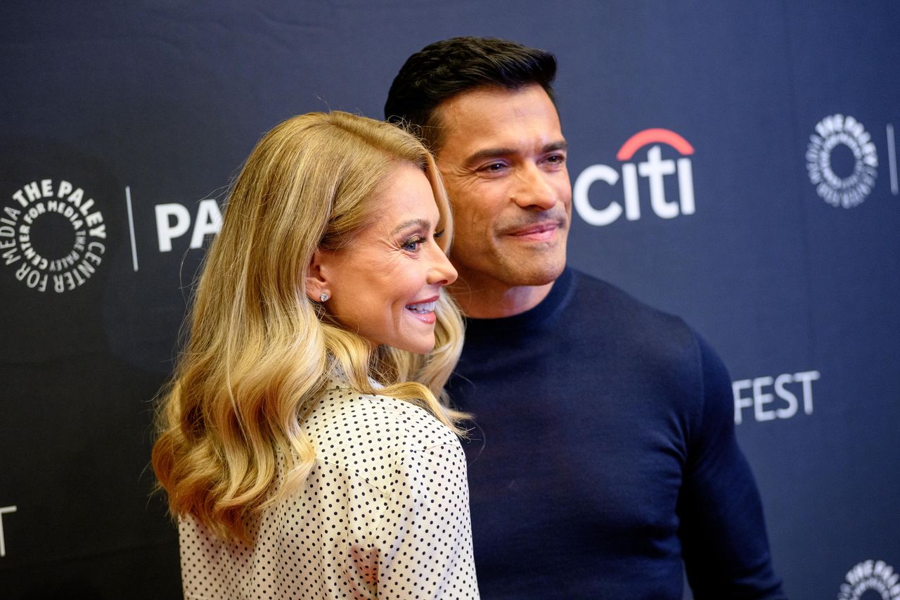 Mark_Consuelos_e_la_Minaccia_di_Abbandonare_il_Set_ueHiroMrSP - Confidenze24 source:closerweekly - Mark Consuelos e la Minaccia di Abbandonare il Set - Mark Consuelos Minaccia di Abbandonare il Set di ‘Live’