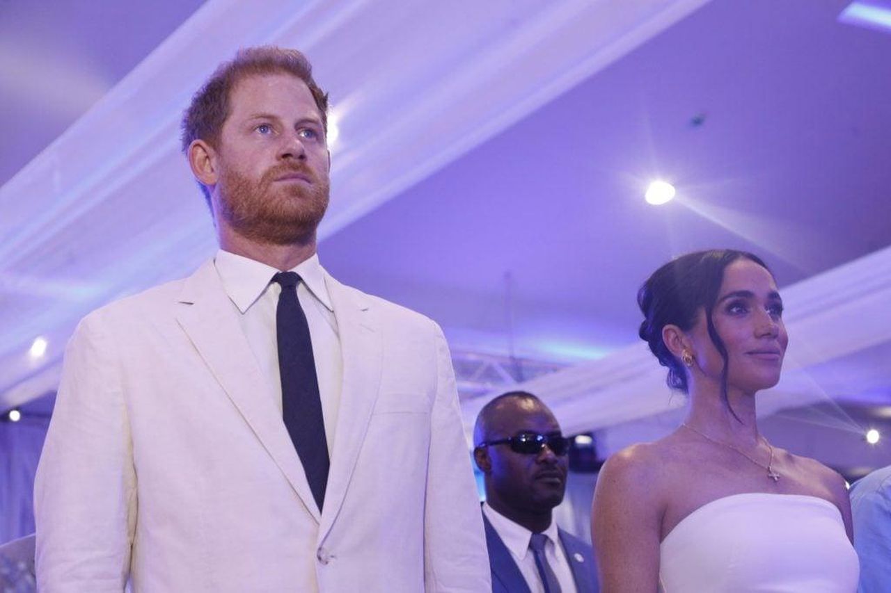 Meghan_Markle_e_Prince_Harry_parlano_degli_incendi_hgUh8R8EGW - Confidenze24 source:thehollywoodgossip - Meghan Markle e Prince Harry parlano degli incendi - Prince Harry e Meghan Markle il 11 maggio 2024.