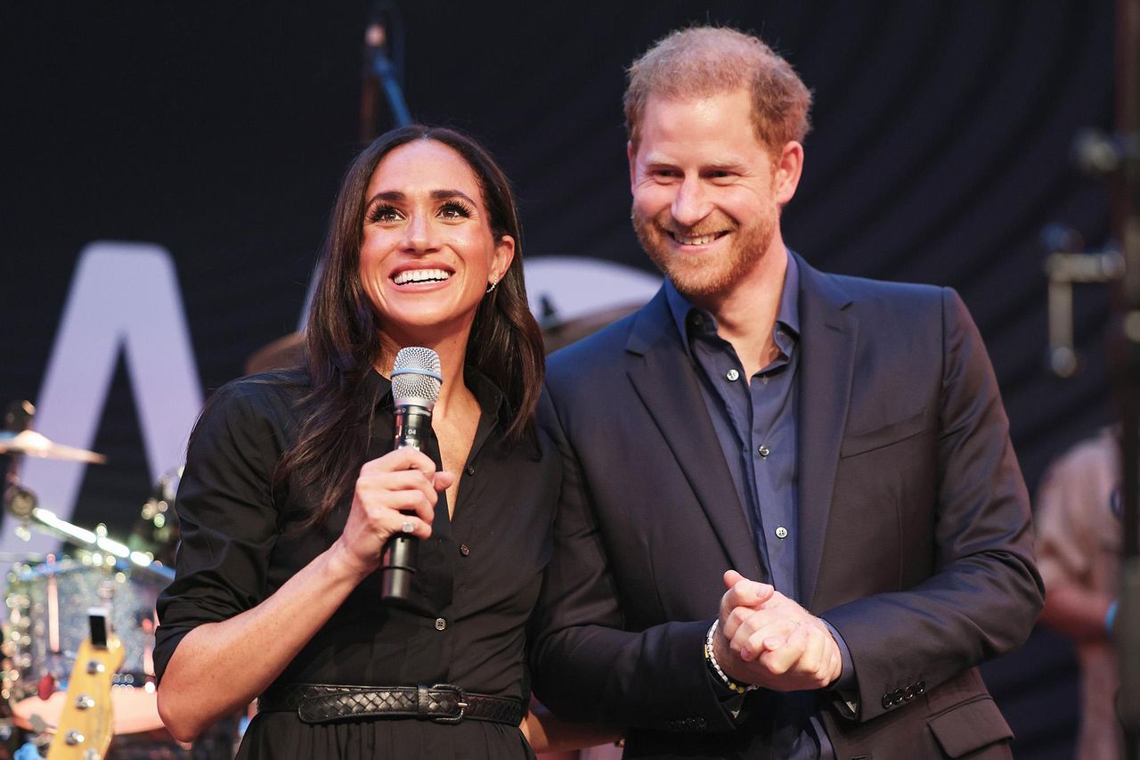 Meghan_Markle_ricorda_il_suo_amato_cane_Guy_kKVluJ1eLr - Confidenze24 source:usmagazine - Meghan Markle ricorda il suo amato cane Guy - Princess Lilibet fa una rara apparizione con il fratello Archie