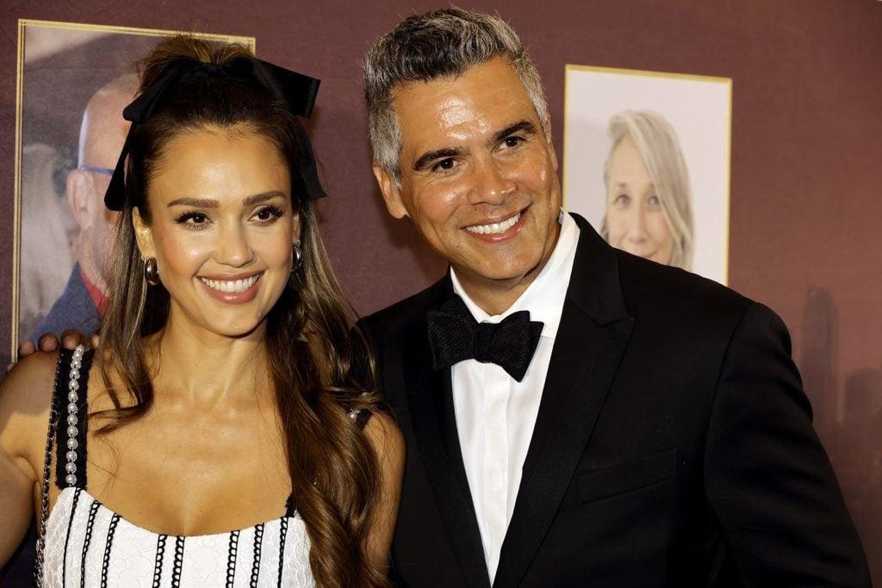 Messaggi_Ambigui_jLs8RGRa56 - Confidenze24 source:thehollywoodgossip - Messaggi Ambigui - Jessica Alba e Cash Warren agli Icon Awards