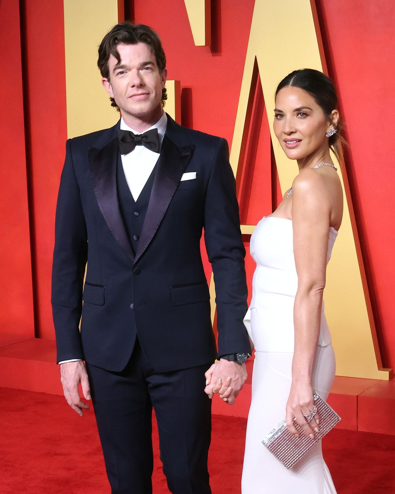 Mi_mostra_il_suo_nuovo_traguardo_OIqxSnisCu - Confidenze24 source:sheknows - Méi mostra il suo nuovo traguardo - John Mulaney e Olivia Munn al Vanity Fair Oscar Party