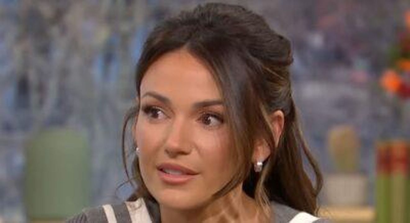 Michelle_Keegan_mostra_il_pancione_Tc8IyIC5Y0 - Confidenze24 source:entertainmentdaily - Michelle Keegan mostra il pancione - Michelle Keegan sorridente a This Morning