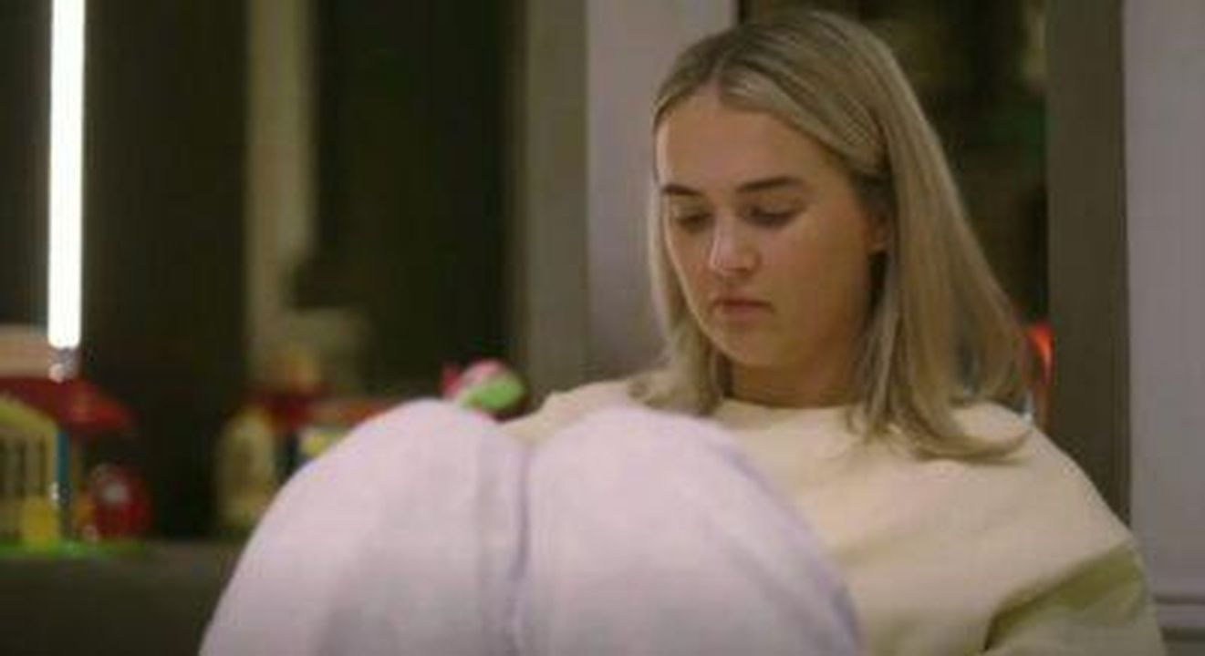 MollyMae_Hague_ammette_di_volere_un_altro_bambino_con_Tommy_Fury_W2IRy41HXz - Confidenze24 source:entertainmentdaily - Molly-Mae Hague ammette di volere ‘un altro bambino’ con Tommy Fury - Molly-Mae Hague con espressione seria