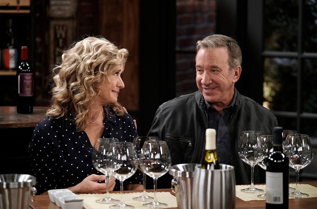 Nancy_Travis_si_unisce_a_Shifting_Gears_JzZa2n4ybq - Confidenze24 source:usmagazine - Nancy Travis si unisce a 'Shifting Gears' - Nancy Travis e Tim Allen.