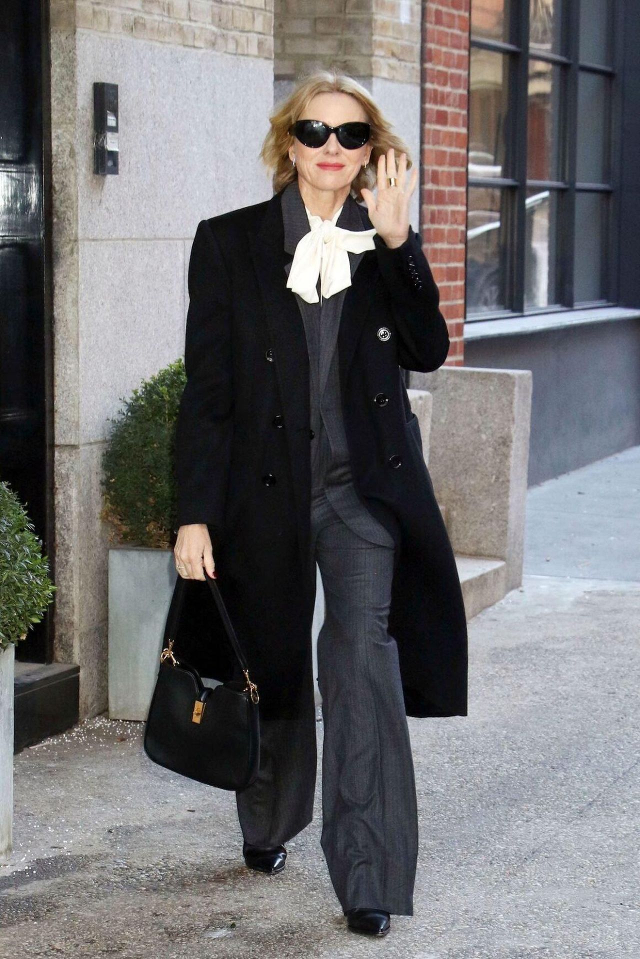 Naomi_Watts_al_The_Drew_Barrymore_Show_YnwBmhVUhX - Confidenze24 source:socialitelife - Naomi Watts al The Drew Barrymore Show - Naomi Watts al The Drew Barrymore Show