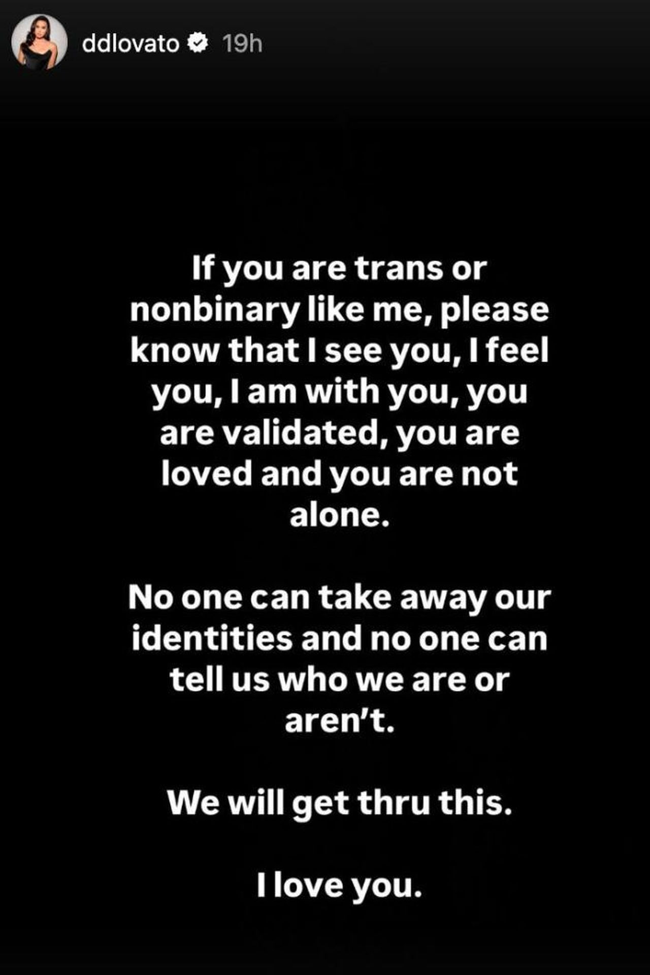 Nel_2025_e_oltre_Demi_Lovato_sostiene_la_comunit_trans_p8RXZLWeWQ - Confidenze24 source:thehollywoodgossip - Nel 2025 e oltre, Demi Lovato sostiene la comunità trans - Uno screenshot della Storia di Instagram di Demi Lovato, testo bianco su sfondo nero.