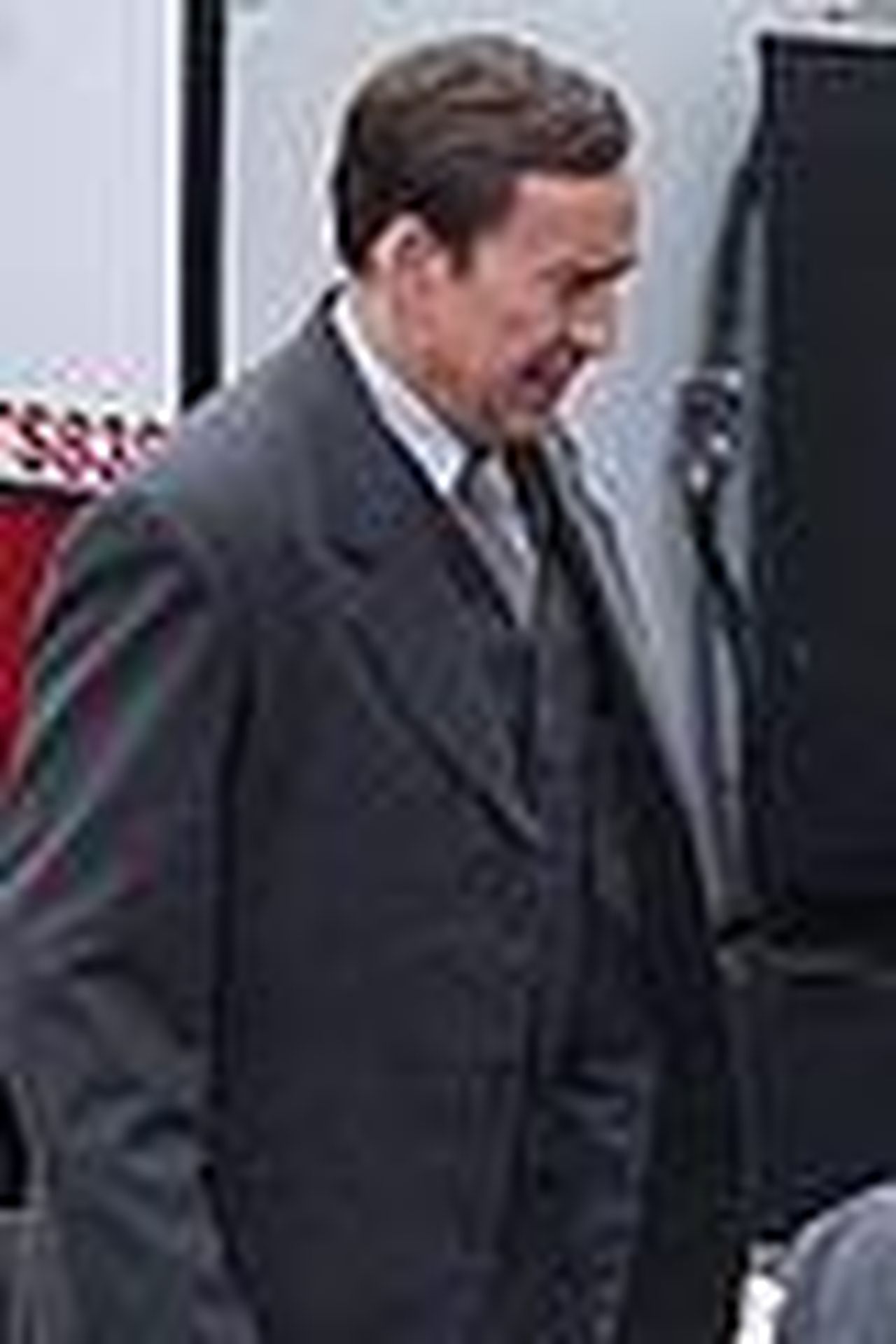 Nicolas_Cage_in_azione_a_Los_Angeles_pnWTBWrRRQ - Confidenze24 source:justjared - Nicolas Cage in azione a Los Angeles - Nicolas Cage sul set di Spider-Noir a Los Angeles 04