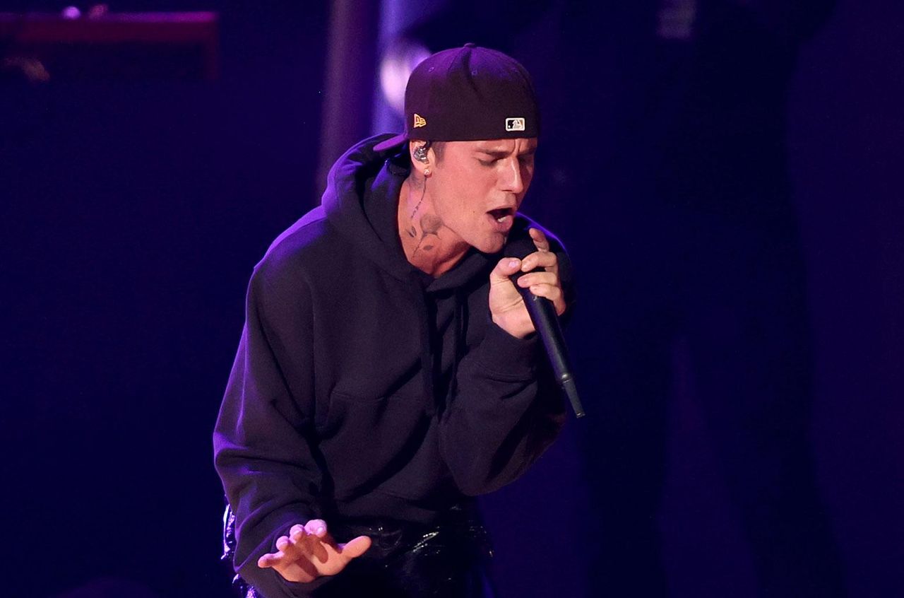 Nuove_immagini_di_Bieber_in_studio_JmixQPxVvz - Confidenze24 source:billboard - Nuove immagini di Bieber in studio - Justin Bieber si esibisce ai Grammy Awards