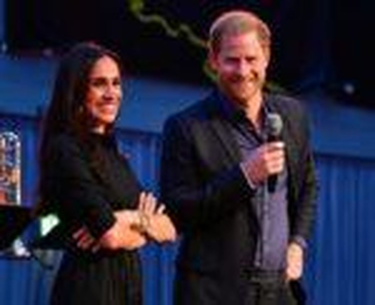 Obiettivi_di_Meghan_pZJyuAhXeu - Confidenze24 source:celebitchy - Obiettivi di Meghan - Meghan e Harry agli Invictus Games