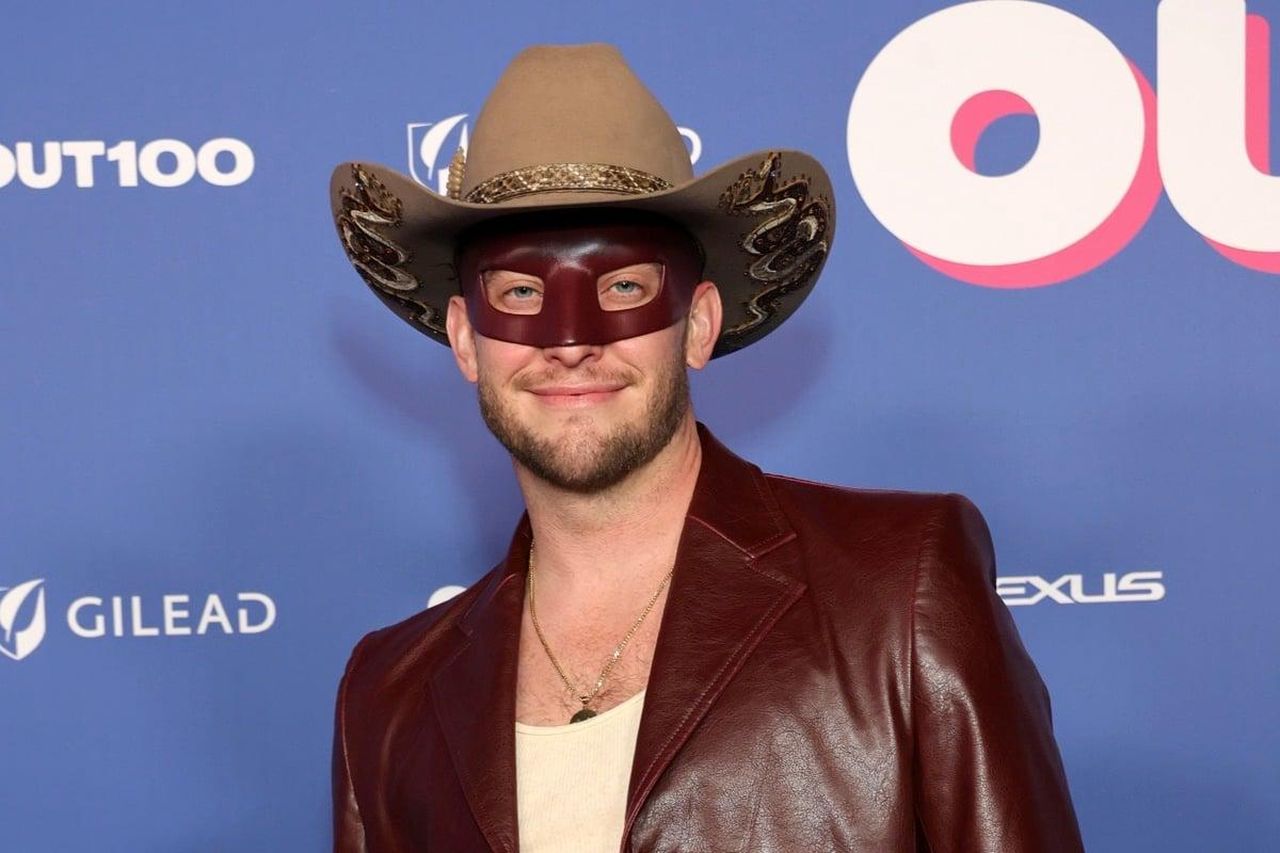 source:socialitelife - Orville Peck prende il posto di Adam Lambert - Orville Peck in Cabaret