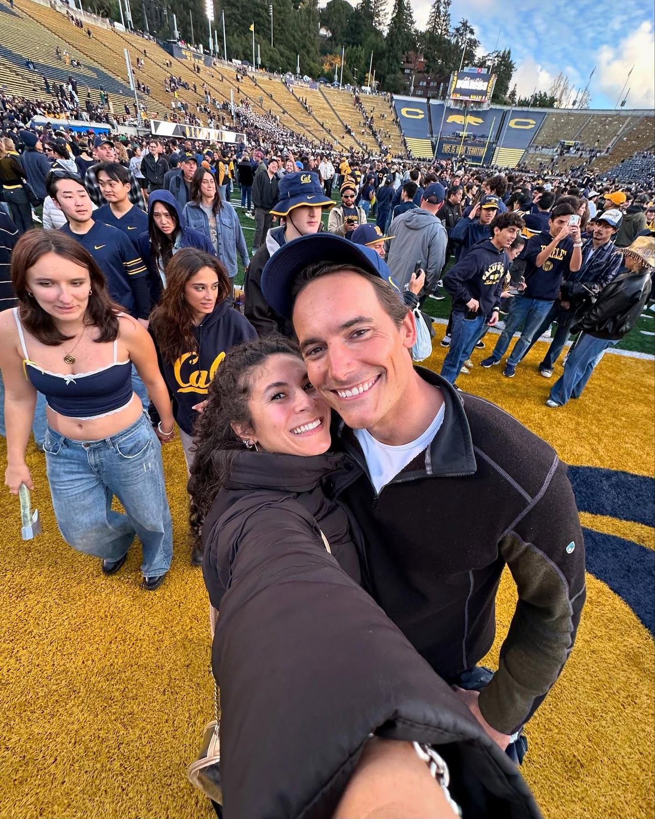 source:usmagazine - Parlare di stipendi - Tutto ciò che le stelle NFL e i loro partner hanno rivelato su stipendi e costi