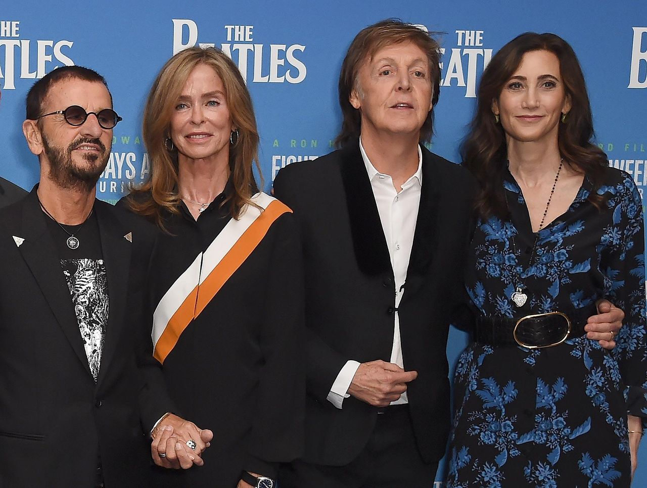 Partecipazione_a_Eventi_DDaFnJsLRV - Confidenze24 source:usmagazine - Partecipazione a Eventi - Ringo Starr e Barbara Bach alla premiere di The Beatles: Eight Days A Week
