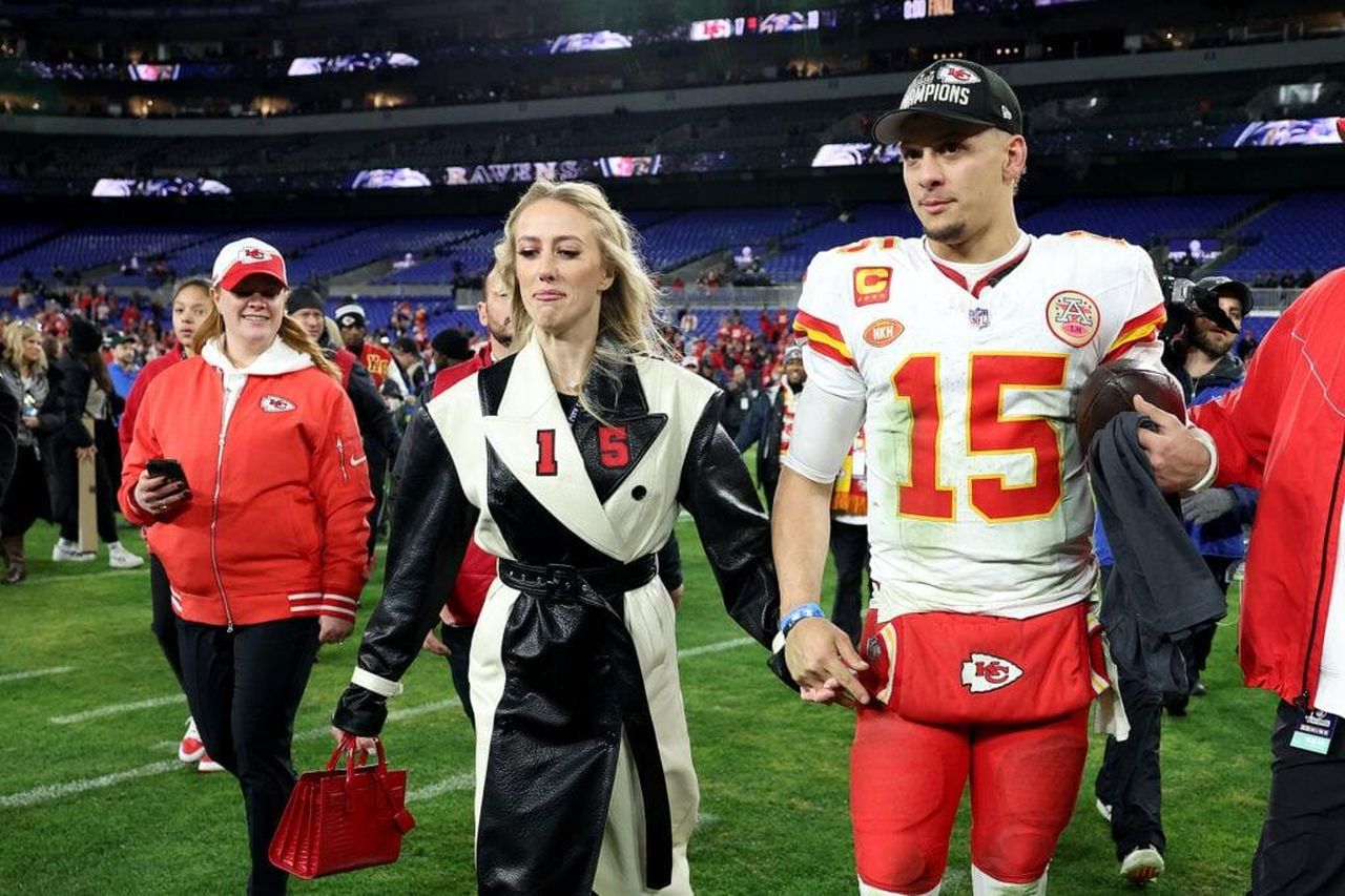 Patrick_e_Brittany_Hanno_Combattuto_Rumori_per_Anni_ixDKQ4xPeV - Confidenze24 source:thehollywoodgossip - Patrick e Brittany Hanno Combattuto Rumori per Anni - Patrick Mahomes e Brittany dopo una vittoria