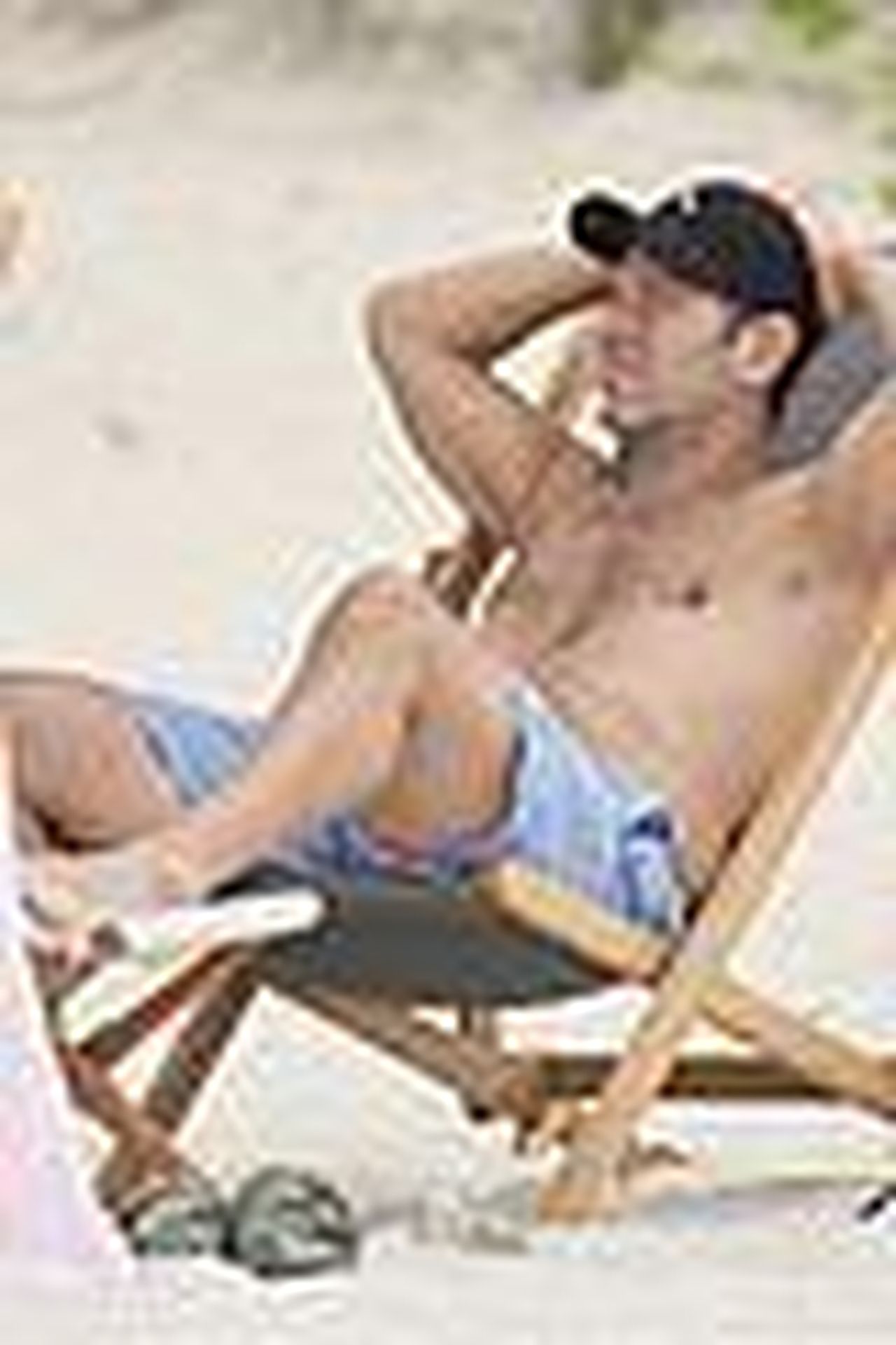 Paul_Rudd_in_spiaggia_con_i_suoi_amici_Yizm6ntiTb - Confidenze24 source:justjared - Paul Rudd in spiaggia con i suoi amici - Paul Rudd in spiaggia 02