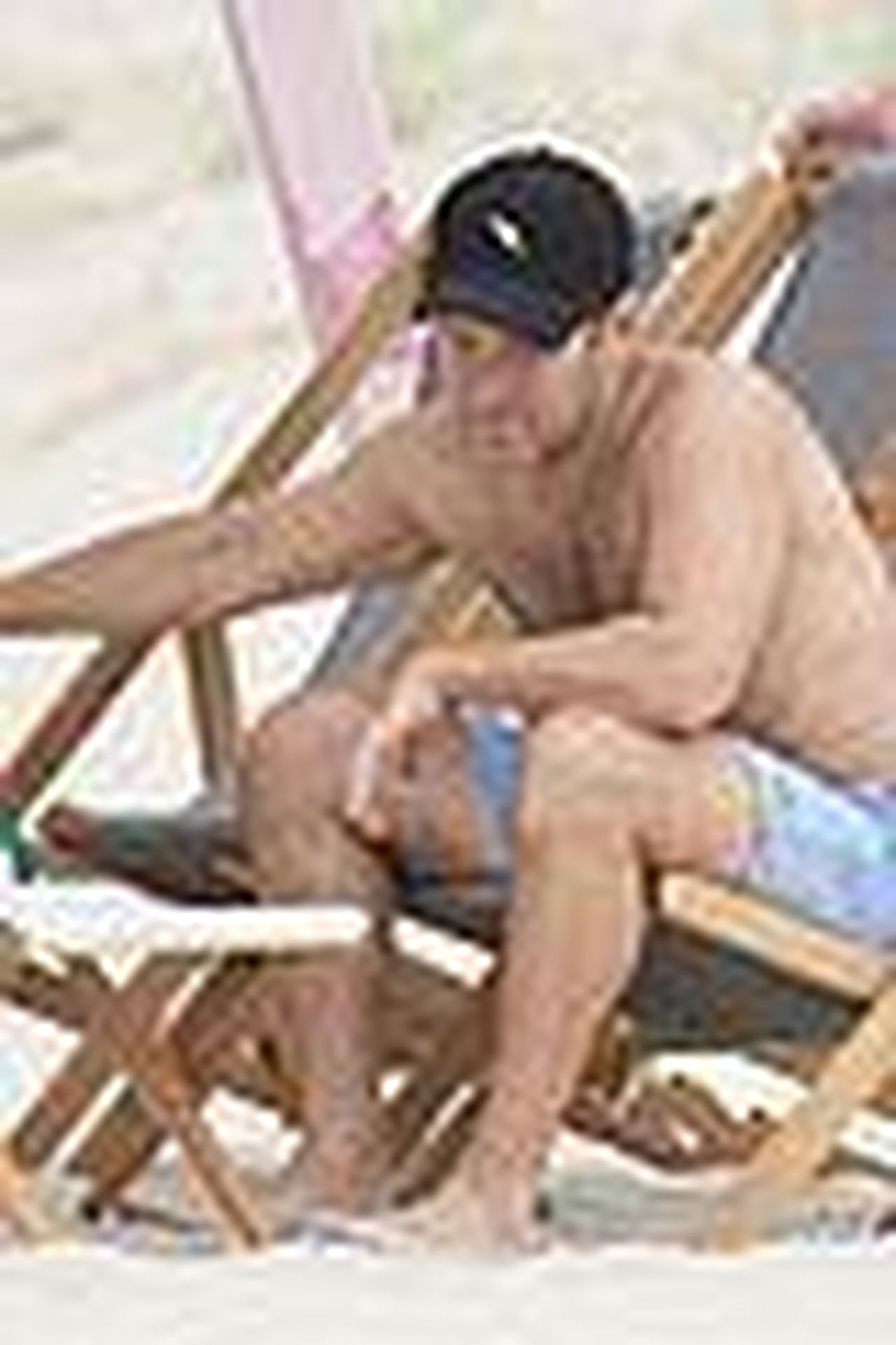 Paul_Rudd_in_spiaggia_con_i_suoi_amici_ngjHlfCw6a - Confidenze24 source:justjared - Paul Rudd in spiaggia con i suoi amici - Paul Rudd in spiaggia 07