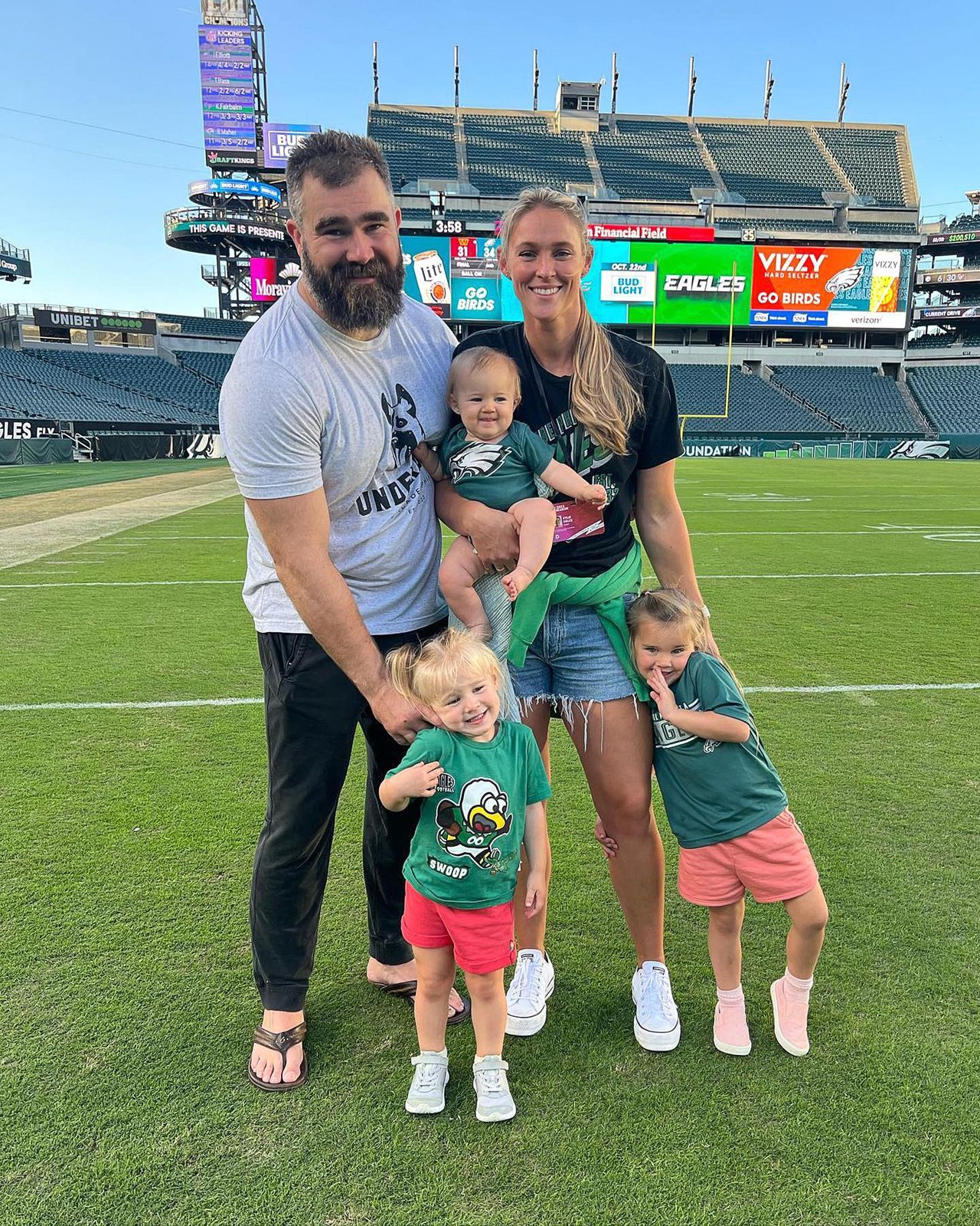 Perch_Kylie_ha_voluto_un_quarto_bambino_B7c70BA0C0 - Confidenze24 source:usmagazine - Perché Kylie ha voluto un quarto bambino - Kylie Kelce e Jason Kelce