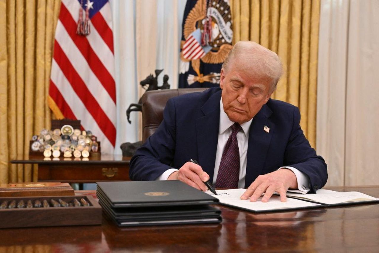 Perch_Ora_Il_Tempismo_Solleva_Dubbi_u9vMvfey2j - Confidenze24 Perché Ora? Il Tempismo Solleva Dubbi - US-POLITICS-TRUMP