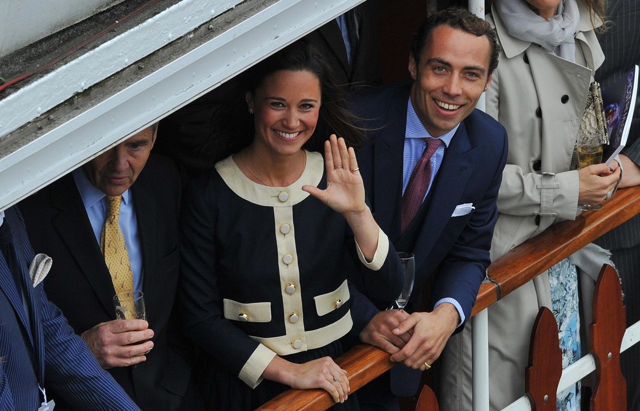 Pippa_Middleton_Una_Sorella_Sempre_Vicina_mydbkzt8zx - Confidenze24 source:usmagazine - Pippa Middleton: Una Sorella Sempre Vicina - Pippa Middleton e Kate