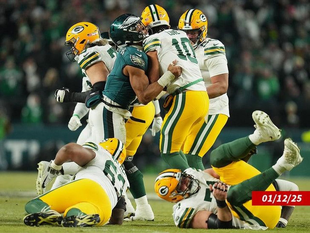 Possibile_divieto_in_arrivo_cRFH8R5Psb - Confidenze24 source:allcelebrities - Possibile divieto in arrivo - fan dei Packers e Eagles