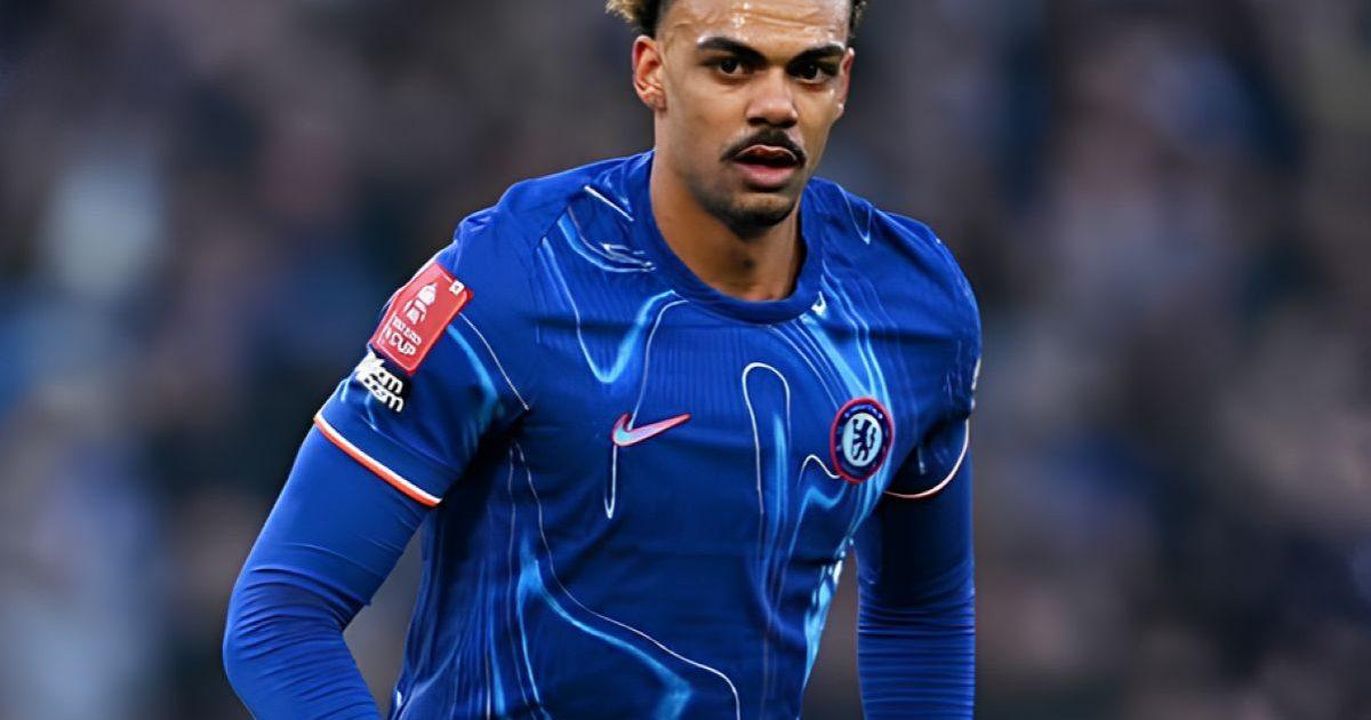 Possibile_inserimento_della_Lazio_per_Renato_Veiga_MgYBIExoGx - Confidenze24 source:Blasting News - Possibile inserimento della Lazio per Renato Veiga - Renato Veiga con la maglia del Chelsea