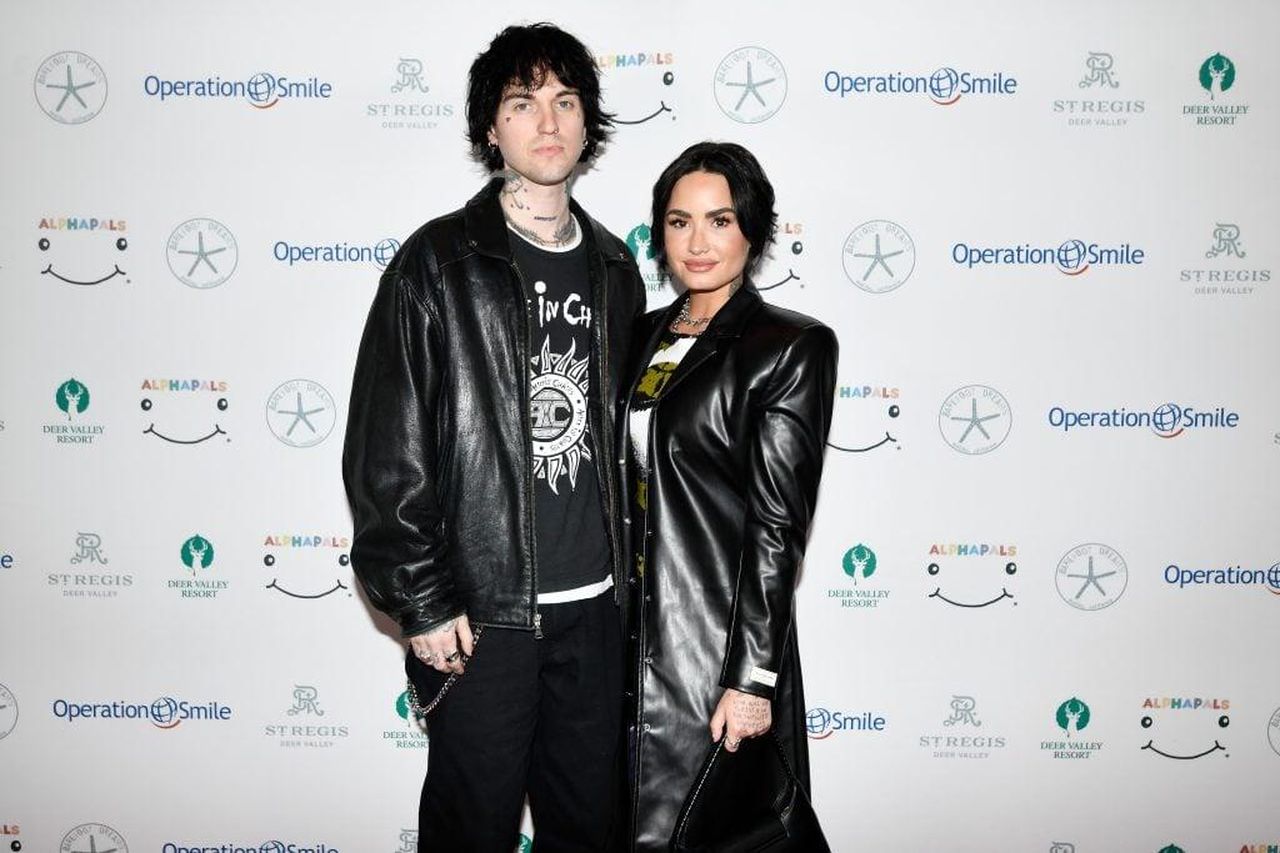 Quando_si_sposer_Demi_Lovato_uXrIf3Q4RA - Confidenze24 source:thehollywoodgossip - Quando si sposerà Demi Lovato? - Demi Lovato e Jutes si preparano per il matrimonio.