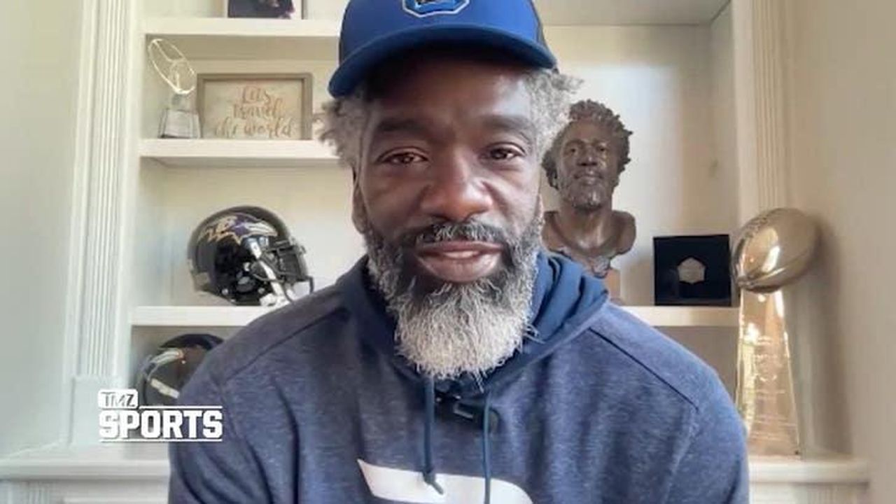 Reed_guarda_la_partita_da_casa_J8yLfAMTMl - Confidenze24 source:allcelebrities - Reed guarda la partita da casa - Ed Reed