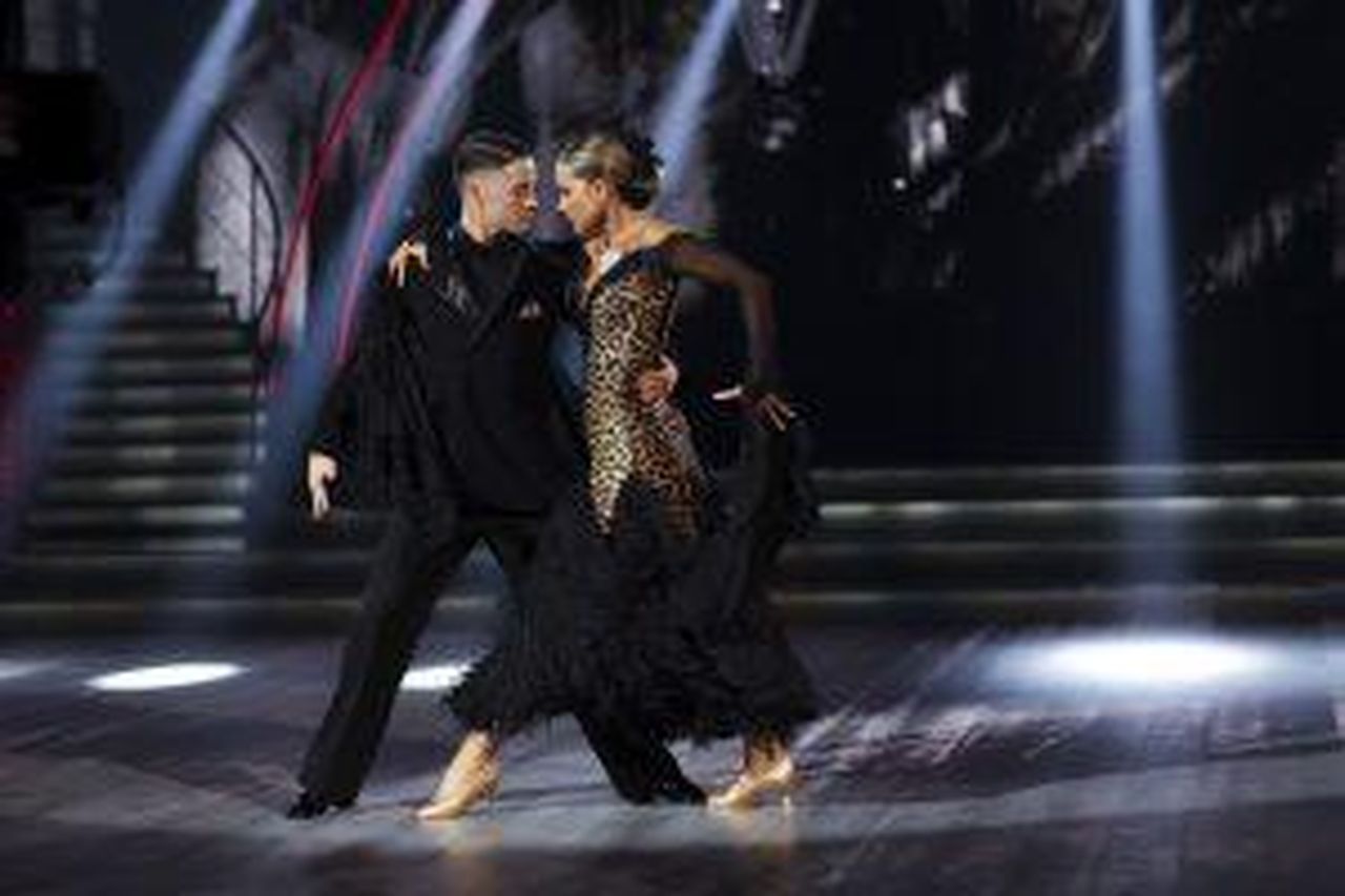 source:vipmagazine - Rhys McClenaghan e Laura Nolan - Ginnasta olimpico Rhys Mc Clenaghan con il suo partner di danza Laura Nolan durante Dancing with the Stars.