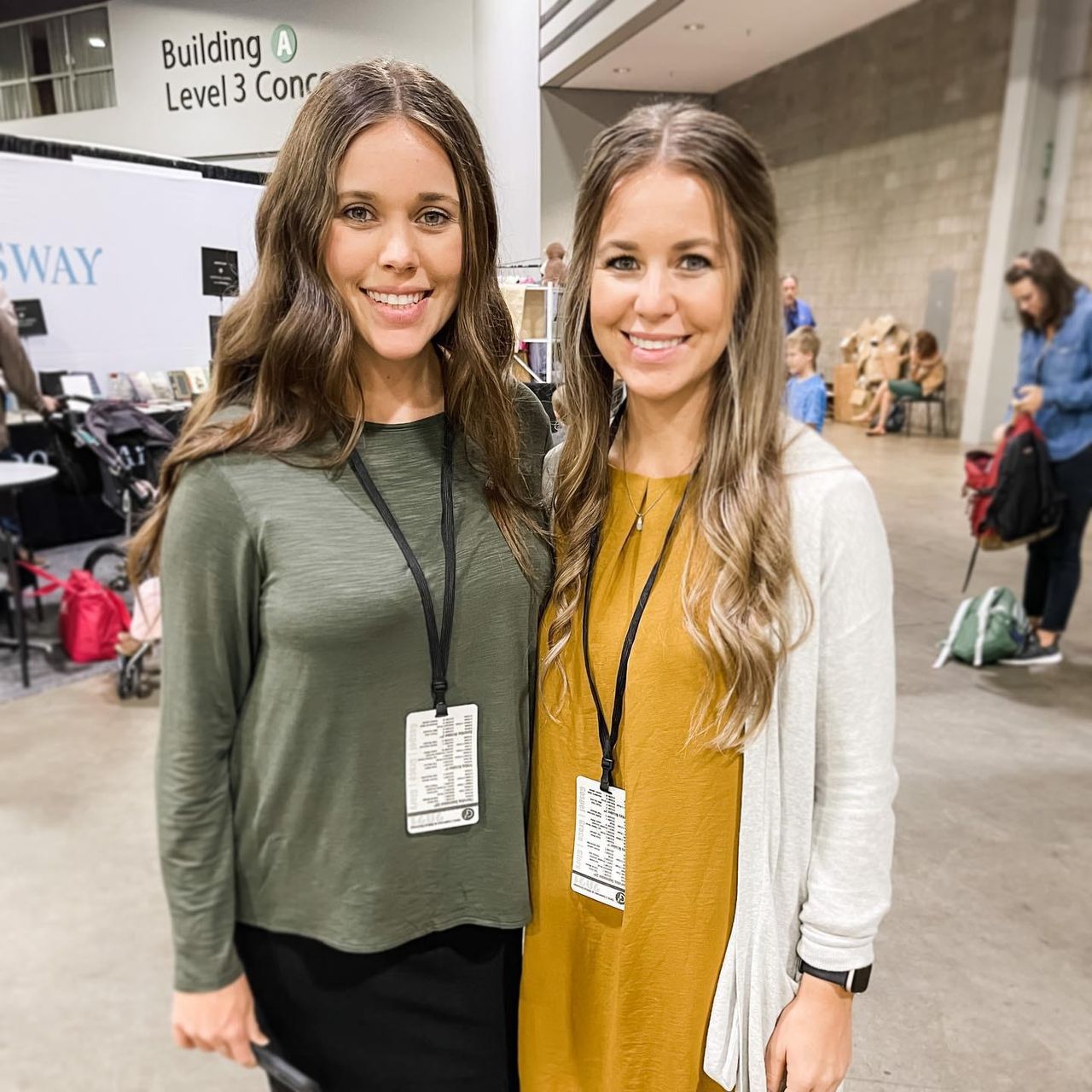 Riconnessione_allinizio_del_2024_lcH2GPfAvJ - Confidenze24 source:usmagazine - Riconnessione all'inizio del 2024 - Jana Duggar e la sua festa di nozze
