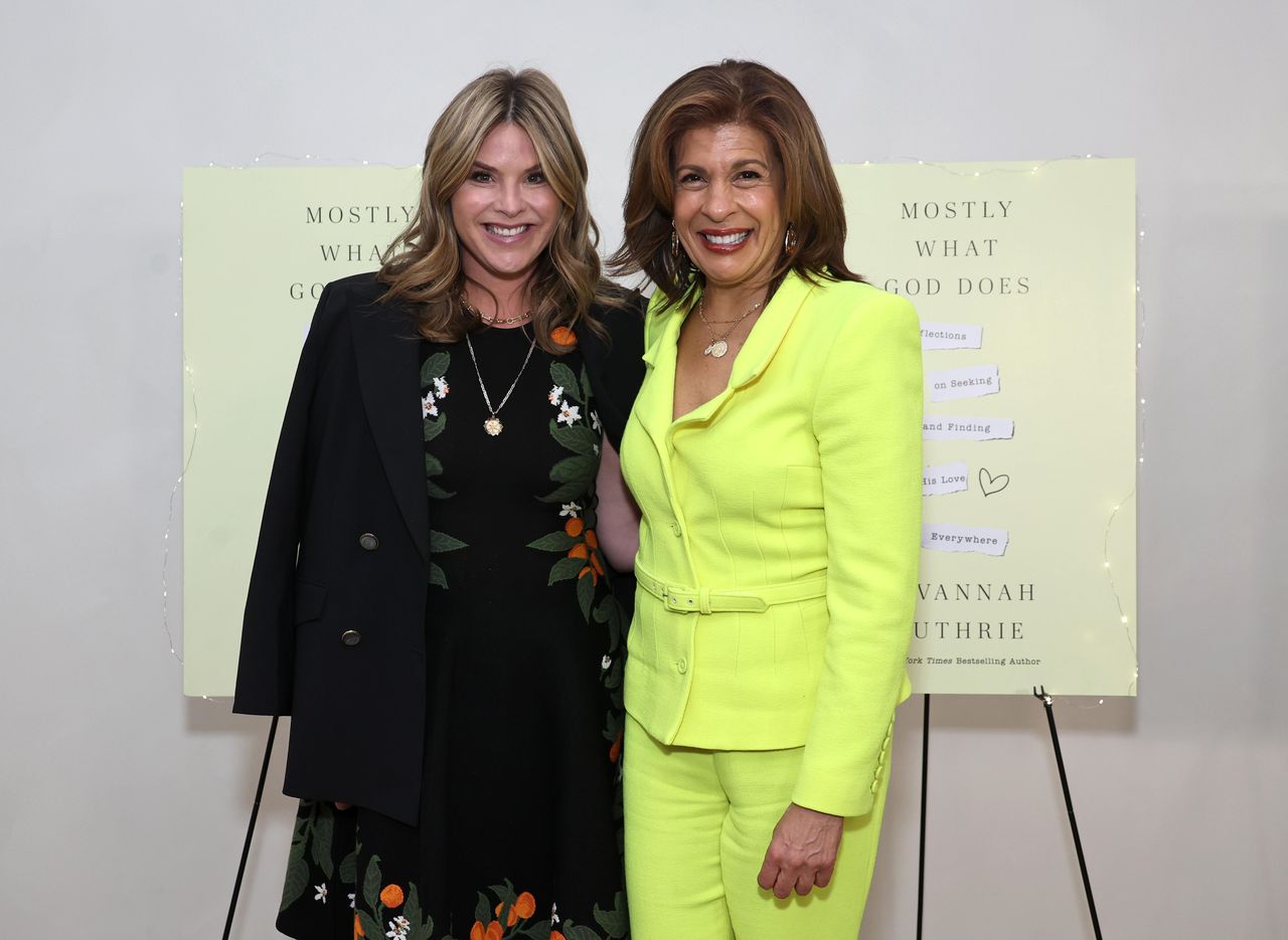 Ricordi_Speciali_tra_Jenna_e_Hoda_VC8FRUlInK - Confidenze24 source:closerweekly - Ricordi Speciali tra Jenna e Hoda - Jenna Bush Hager e Hoda Kotb durante un momento speciale