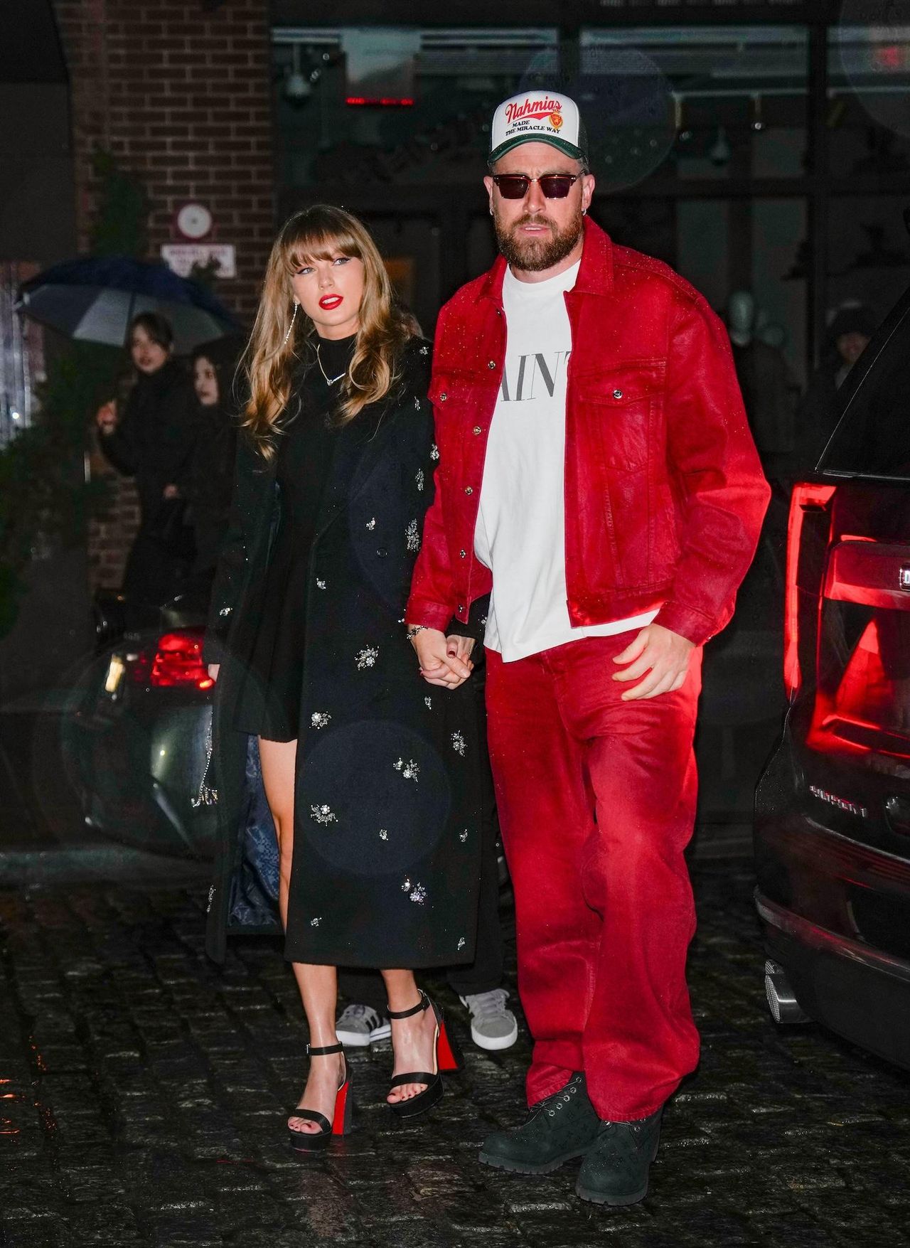 Riferimenti_alla_Relazione_con_Taylor_Swift_zT1Yy9vu6D - Confidenze24 source:usmagazine - Riferimenti alla Relazione con Taylor Swift - Taylor Swift e Travis Kelce