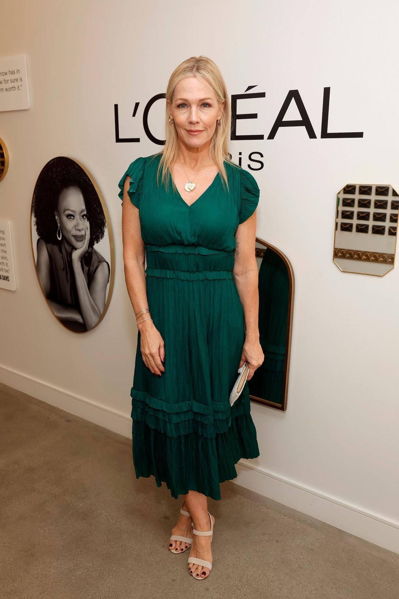 Rifugio_tra_le_Fiamme_uqUHvMC4cv - Confidenze24 source:usmagazine - Rifugio tra le Fiamme - Jennie Garth Cerca Rifugio con l'Ex Marito Peter Facinelli tra gli Incendi di L.A.