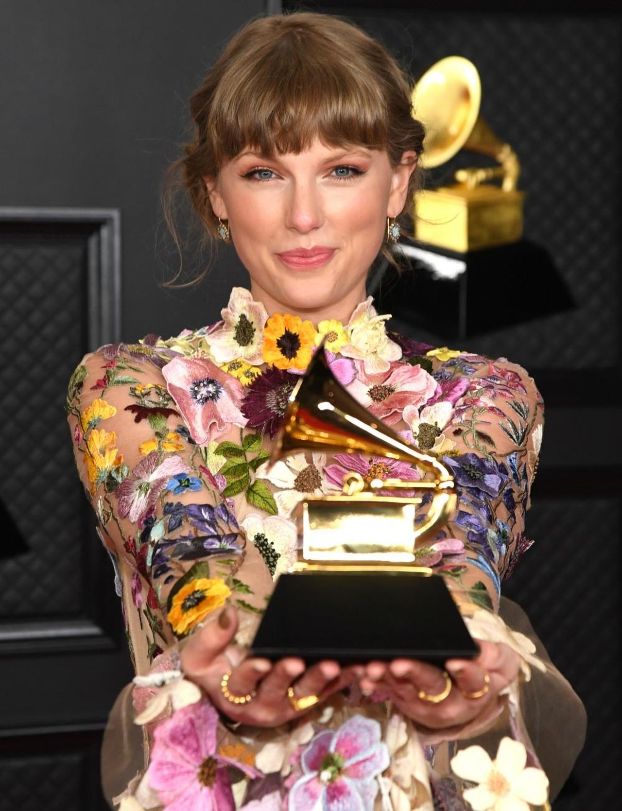 Rinviati_i_Grammy_2UZKptdPYh - Confidenze24 source:celebitchy - Rinviati i Grammy? - Immagine dei Grammy