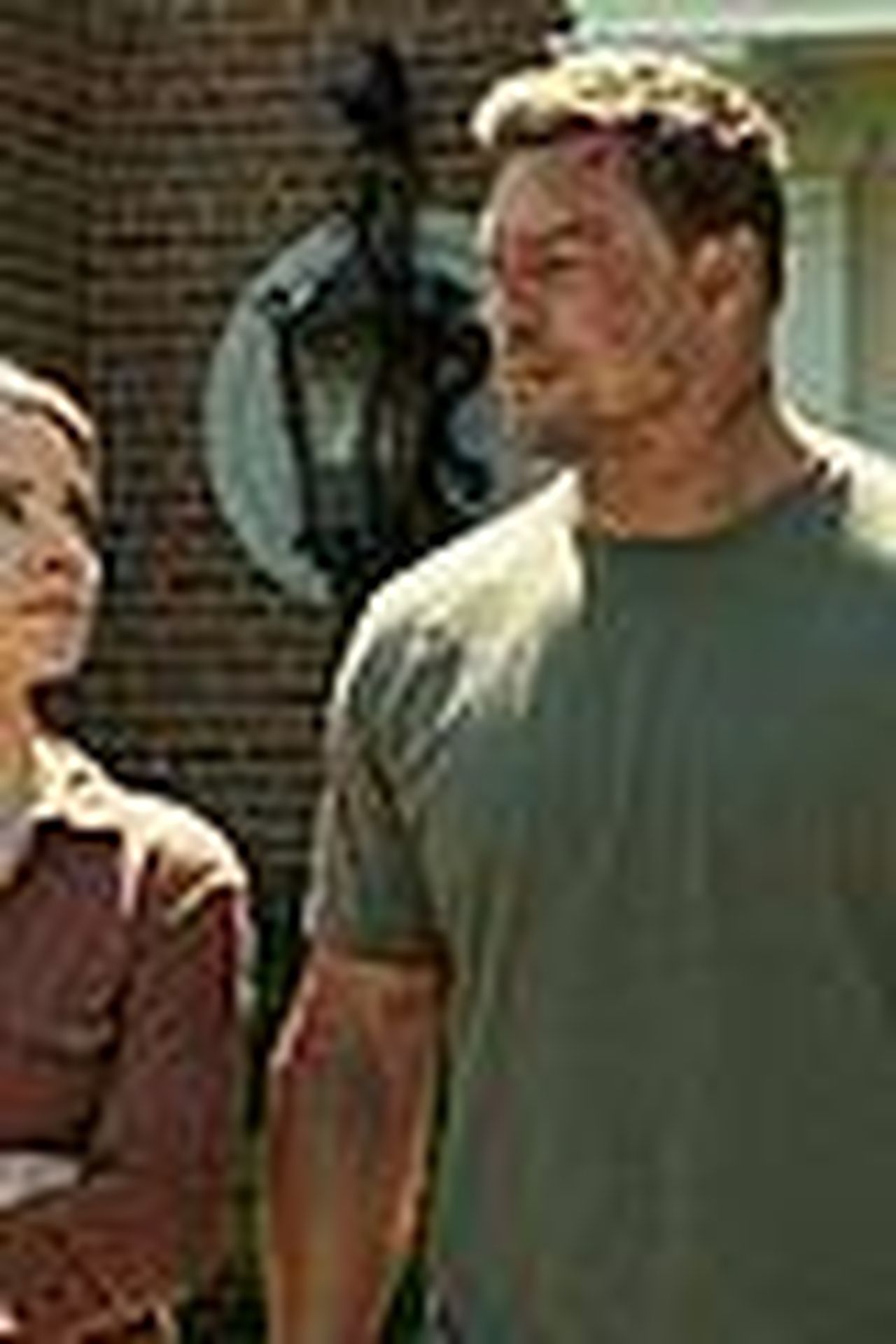 Ritorno_di_Alan_Ritchson_e_nuovi_volti_1vQv6sH7VT - Confidenze24 source:justjared - Ritorno di Alan Ritchson e nuovi volti - reacher stagione tre trailer 15