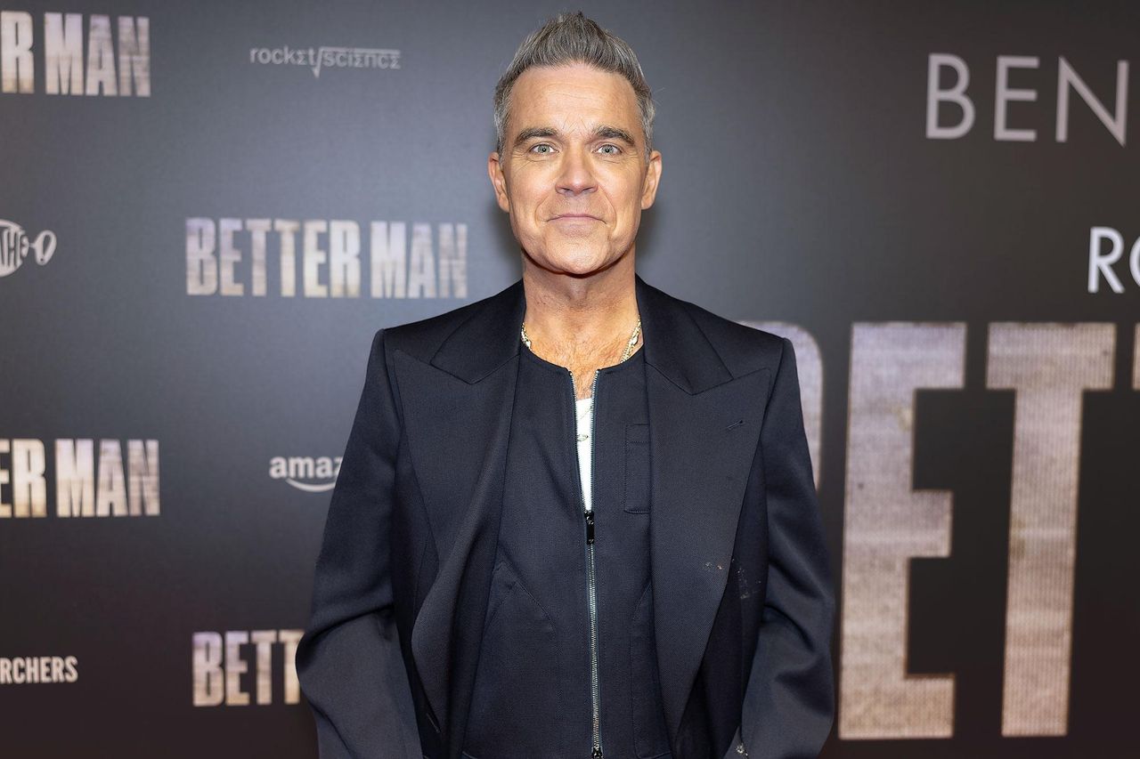 Robbie_Williams_e_il_suo_amore_per_le_Housewives_zqjVXZbZXc - Confidenze24 source:usmagazine - Robbie Williams e il suo amore per le 'Housewives' - Robbie Williams