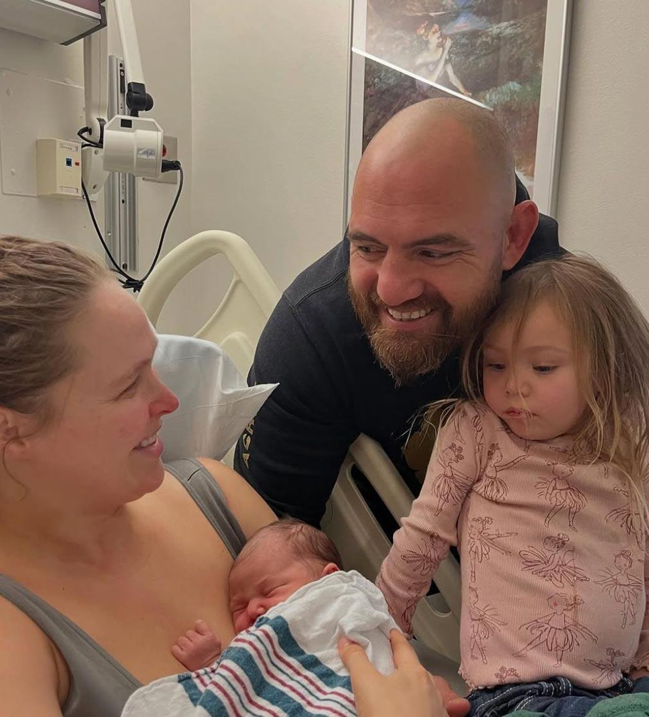 Ronda_Rousey_e_Travis_Browne_vbb3a1M0fx - Confidenze24 source:usmagazine - Ronda Rousey e Travis Browne - Ronda Rousey e Travis Browne