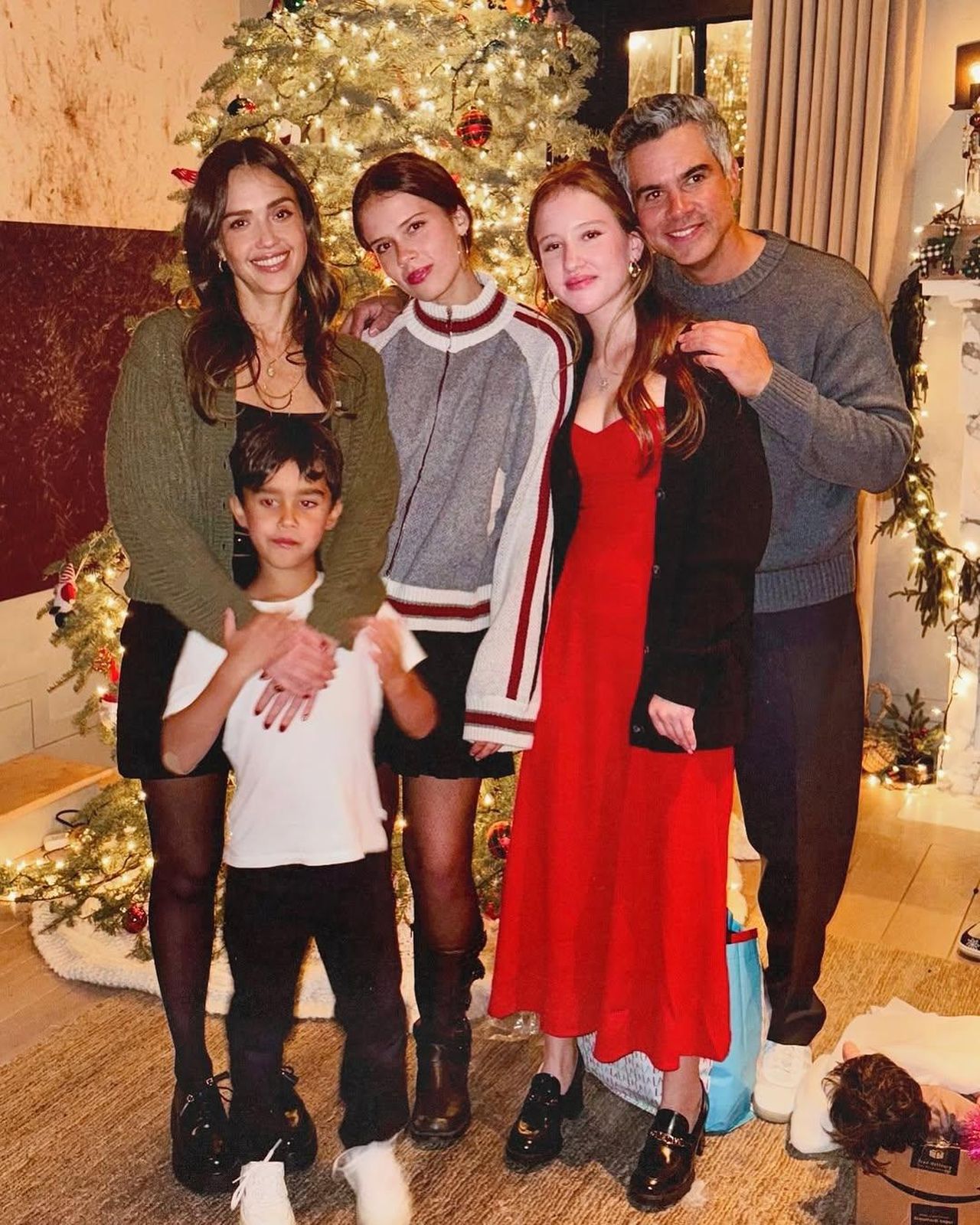 Rumors_e_piani_futuri_vjIjO2b55t - Confidenze24 source:celebitchy - Rumors e piani futuri - Jessica Alba e Cash Warren con i figli