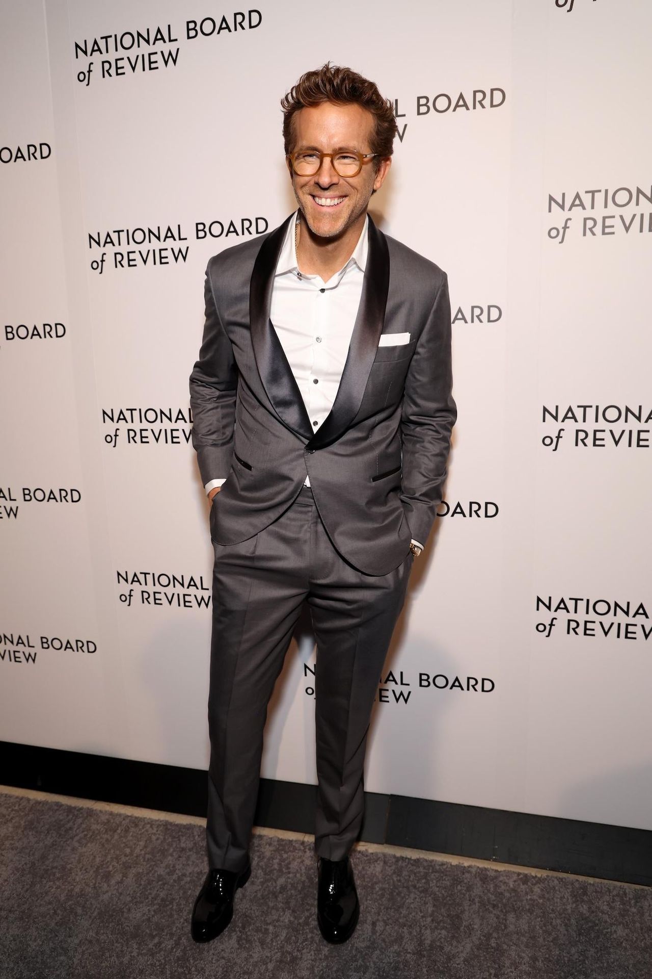 Ryan_Reynolds_Brilla_al_Red_Carpet_di_New_York_xSQ4Fphww7 - Confidenze24 source:usmagazine - Ryan Reynolds Brilla al Red Carpet di New York - Ryan Reynolds Sorride a NYC Amid Blake Lively-Justin Baldoni Drama