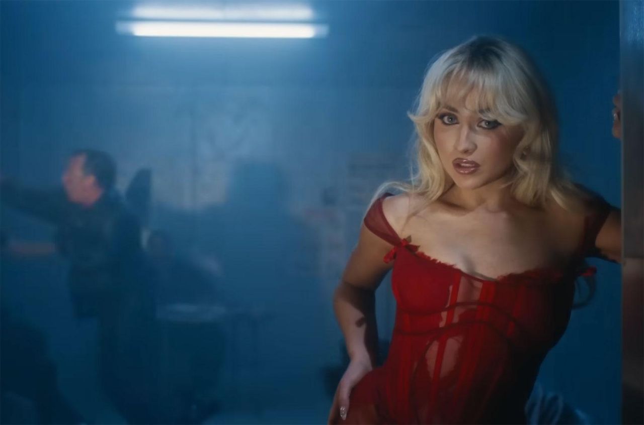 Sabrina_Carpenter_e_il_suo_album_di_successo_vgmBlc9Rsd - Confidenze24 source:billboard - Sabrina Carpenter e il suo album di successo - Sabrina Carpenter, 'Please Please Please'