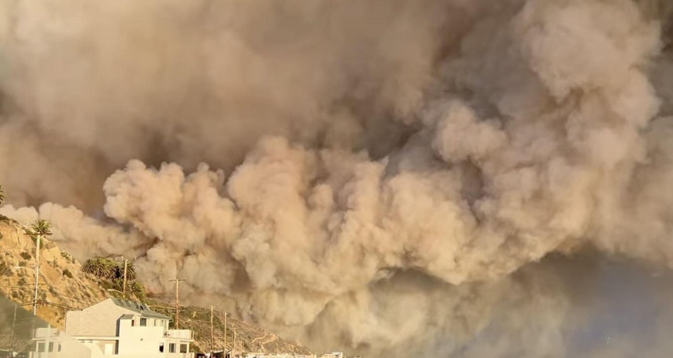 Sandra_Lee_e_la_sua_esperienza_durante_lincendio_zRlIkL9rP1 - Confidenze24 source:closerweekly - Sandra Lee e la sua esperienza durante l'incendio - Sandra Lee Condivide Video Mentre Fugge da Incendio a Malibu