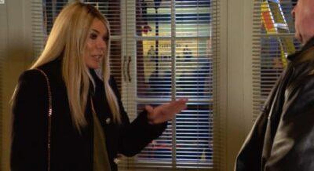 Sharon_in_EastEnders_5ZdqDAsOmW - Confidenze24 source:entertainmentdaily - Sharon in EastEnders - Sharon in EastEnders