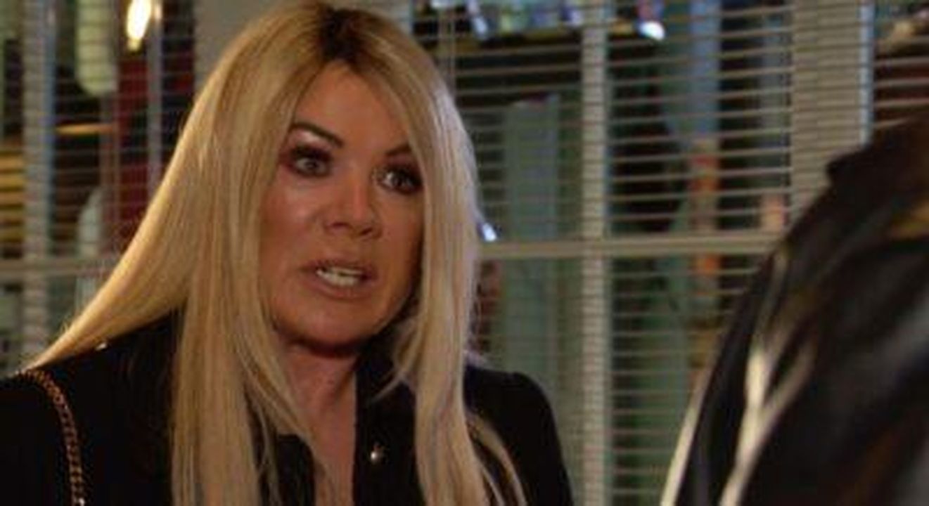 Sharon_mostra_il_suo_nuovo_look_0rosKSvNH9 - Confidenze24 source:entertainmentdaily - Sharon mostra il suo nuovo look - Sharon in EastEnders