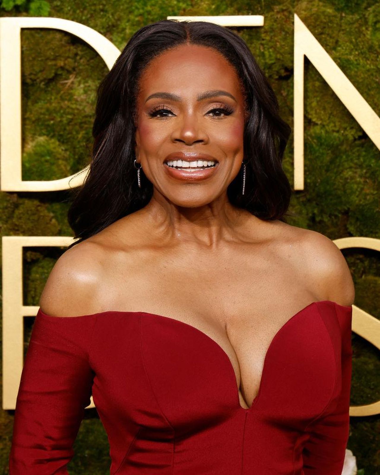 Sheryl_Lee_Ralph_e_il_Suo_Look_Iconico_EzXTJsppIm - Confidenze24 source:bossip - Sheryl Lee Ralph e il Suo Look Iconico - 82nd Annual Golden Globe Awards - Arrivals