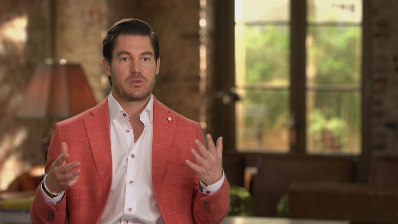 Si_sono_lasciati_perch_stavano_andando_in_direzioni_diverse_vCcAqaNOu5 - Confidenze24 source:thehollywoodgossip - Si sono lasciati perché stavano andando in direzioni diverse - Craig Conover parla alla telecamera.