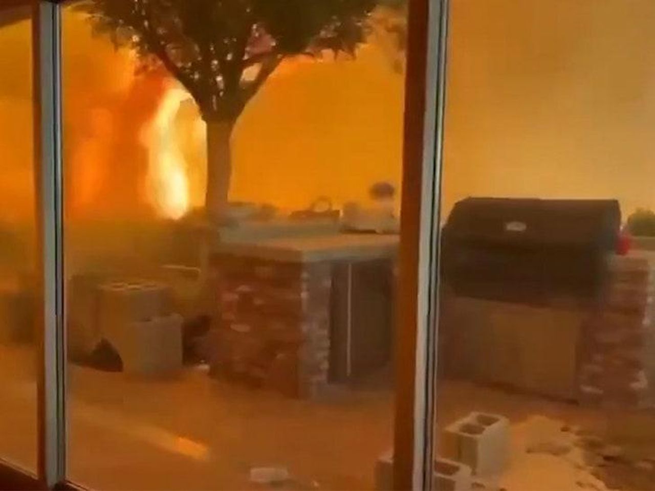 Situazione_di_emergenza_Dl6RCkGTD0 - Confidenze24 source:allcelebrities - Situazione di emergenza - Incendio in California