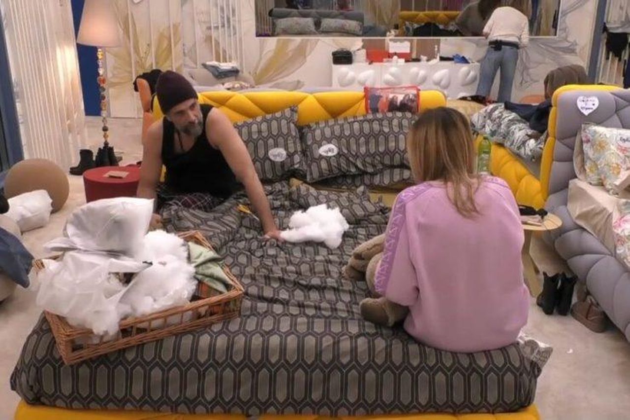 Stefania_Orlando_avverte_Luca_Calvani_su_come_comportarsi_con_Jessica_TewInplUDT - Confidenze24 Stefania Orlando avverte Luca Calvani su come comportarsi con Jessica - Stefania e Luca al Grande Fratello